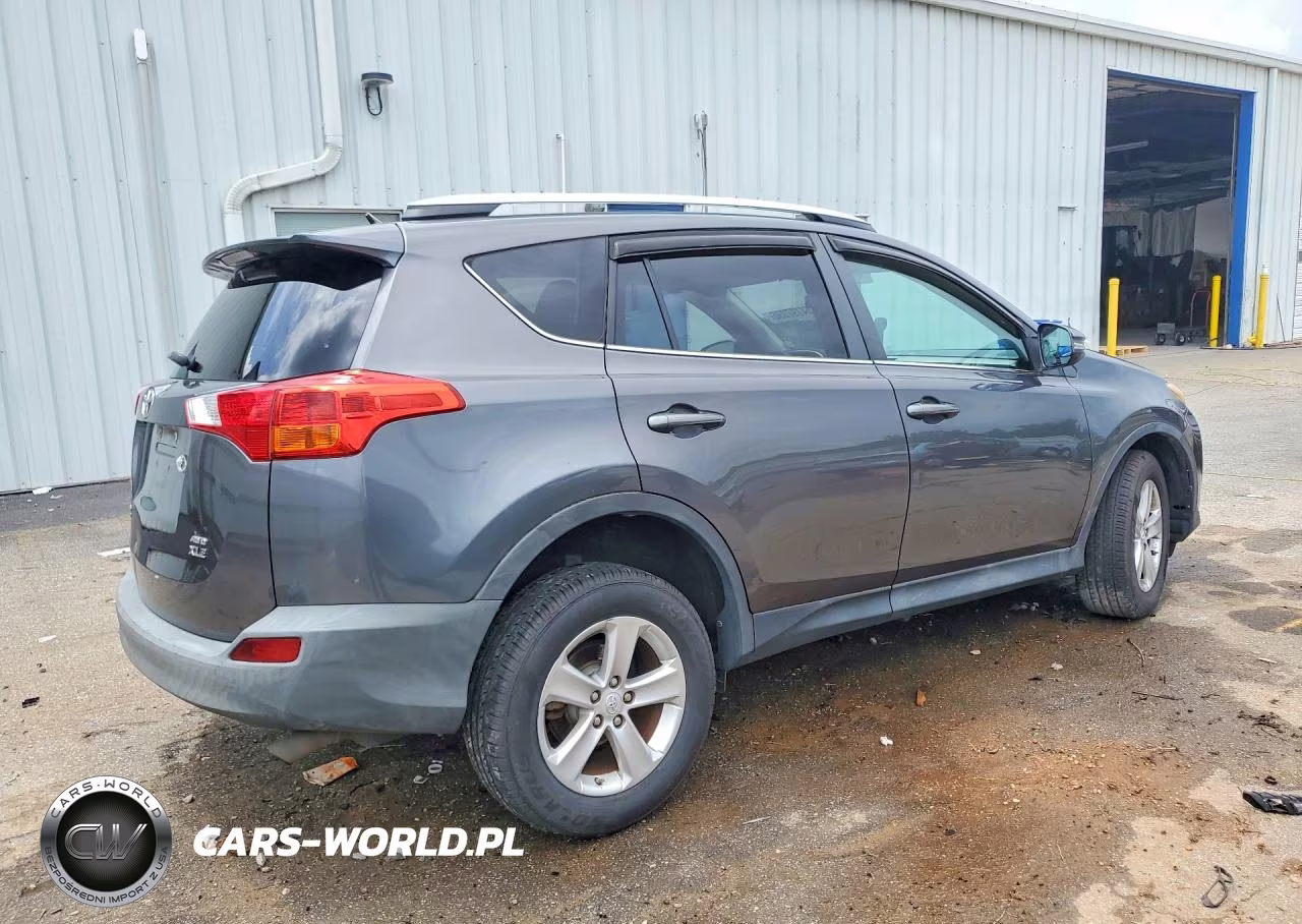 2013 Toyota Rav4 Xle VIN:2T3RFREVXDW111039 - 3