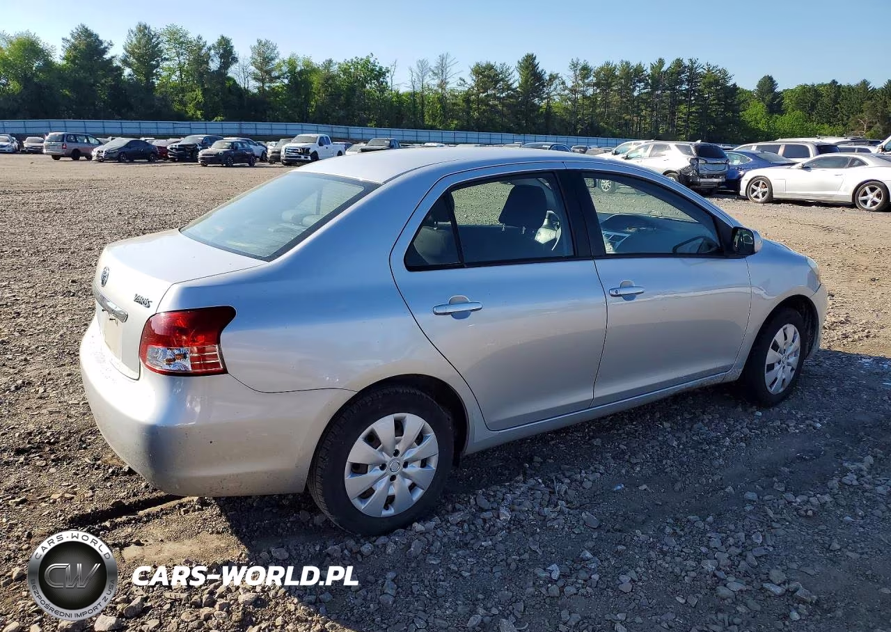 2010 Toyota Yaris Base VIN:JTDBT4K39A4077362 - 3