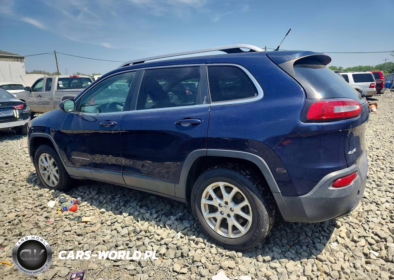 2015 Jeep Cherokee Latitude VIN:1C4PJMCS4FW571528 - 2