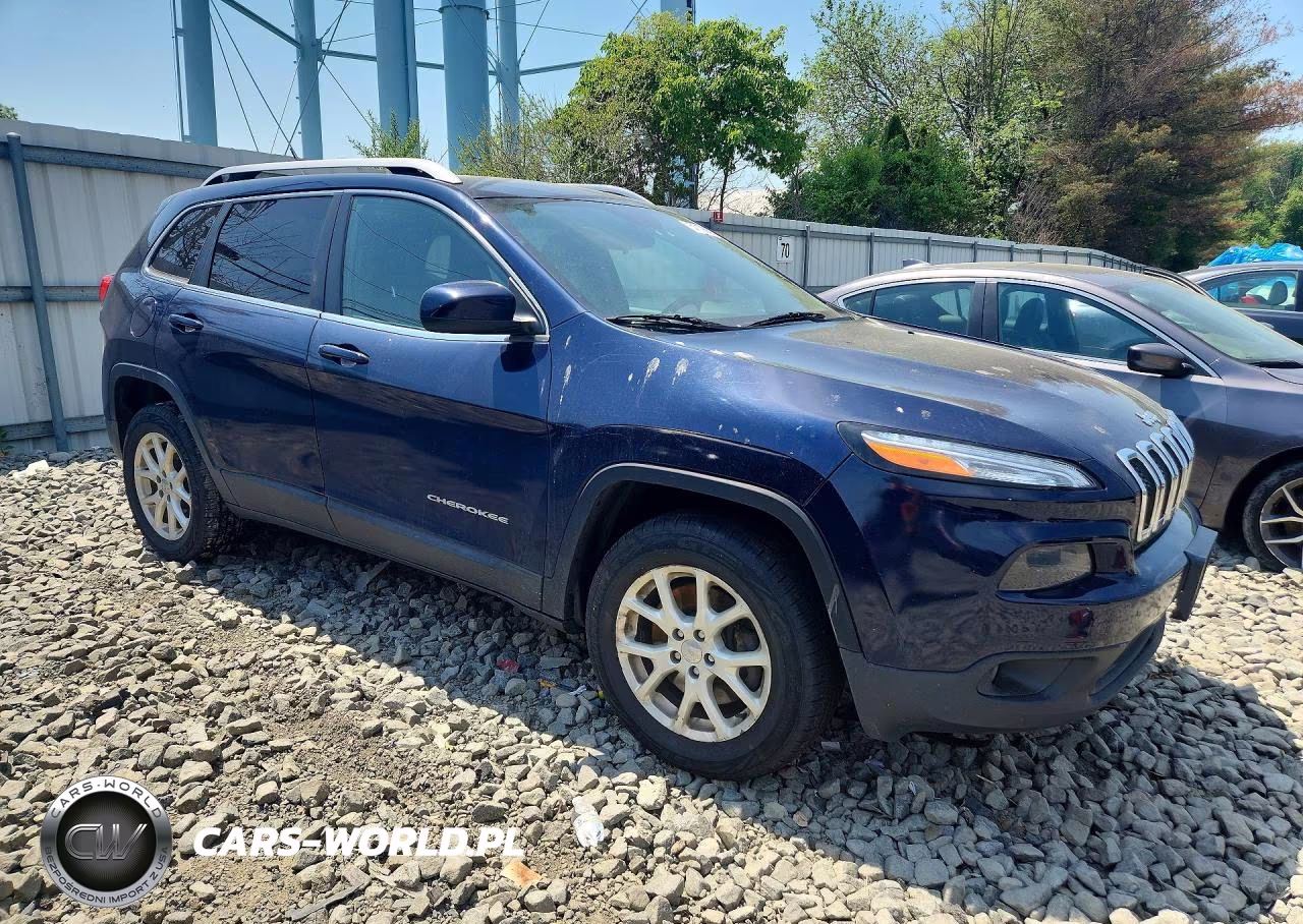 2015 Jeep Cherokee Latitude VIN:1C4PJMCS4FW571528 - 4