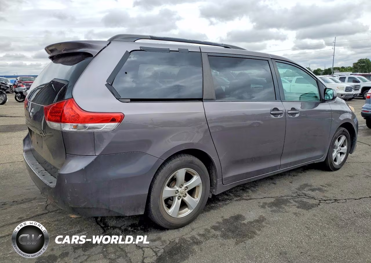 2011 Toyota Sienna Le VIN:5TDKK3DC3BS033986 - 3