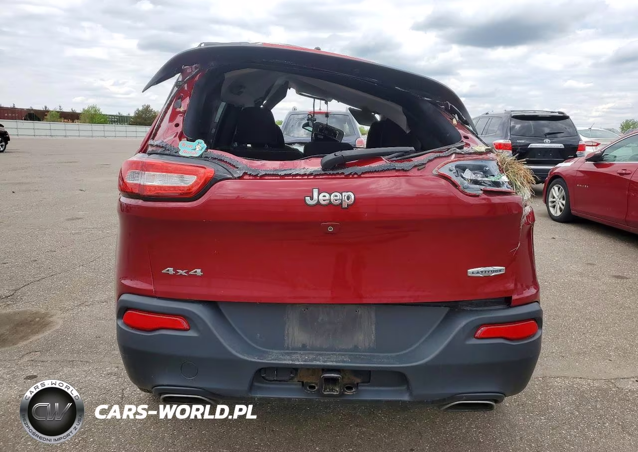 2016 Jeep Cherokee Latitude VIN:1C4PJMCS1GW215703 - 6
