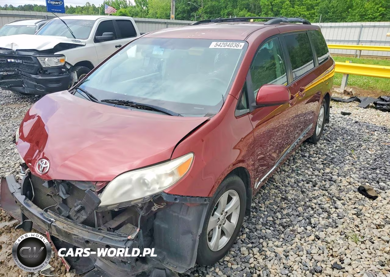 2016 Toyota Sienna Le – zdjęcie 1 z 13