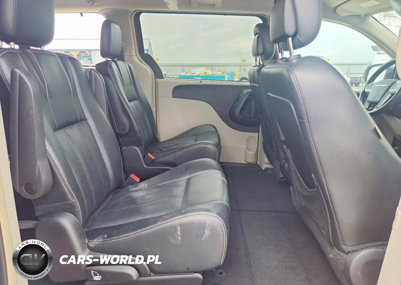 2015 Chrysler Town & Country Touring L VIN:2C4RC1CG0FR697214 - 10