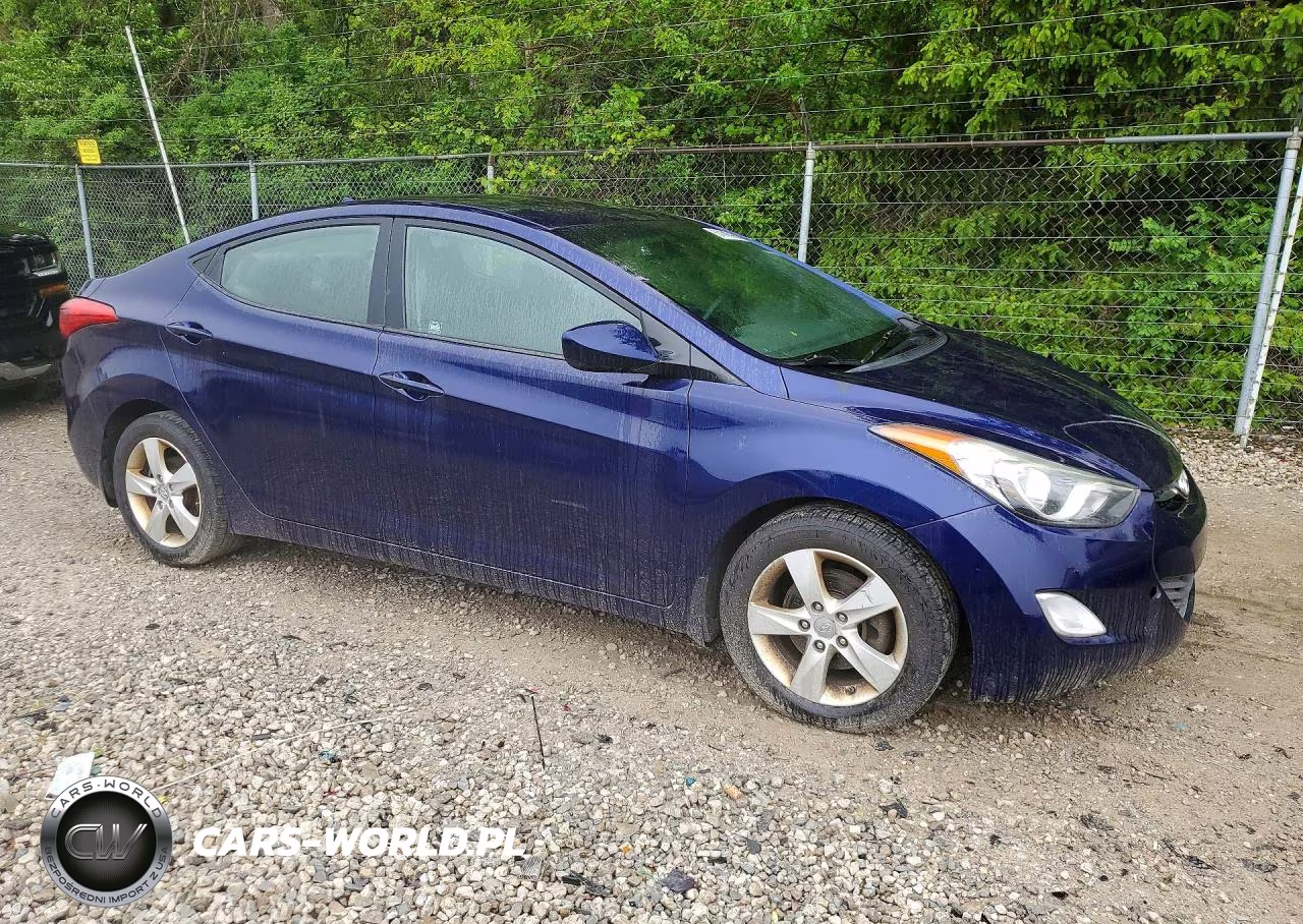2013 Hyundai Elantra Gls VIN:5NPDH4AE3DH424521 - 4