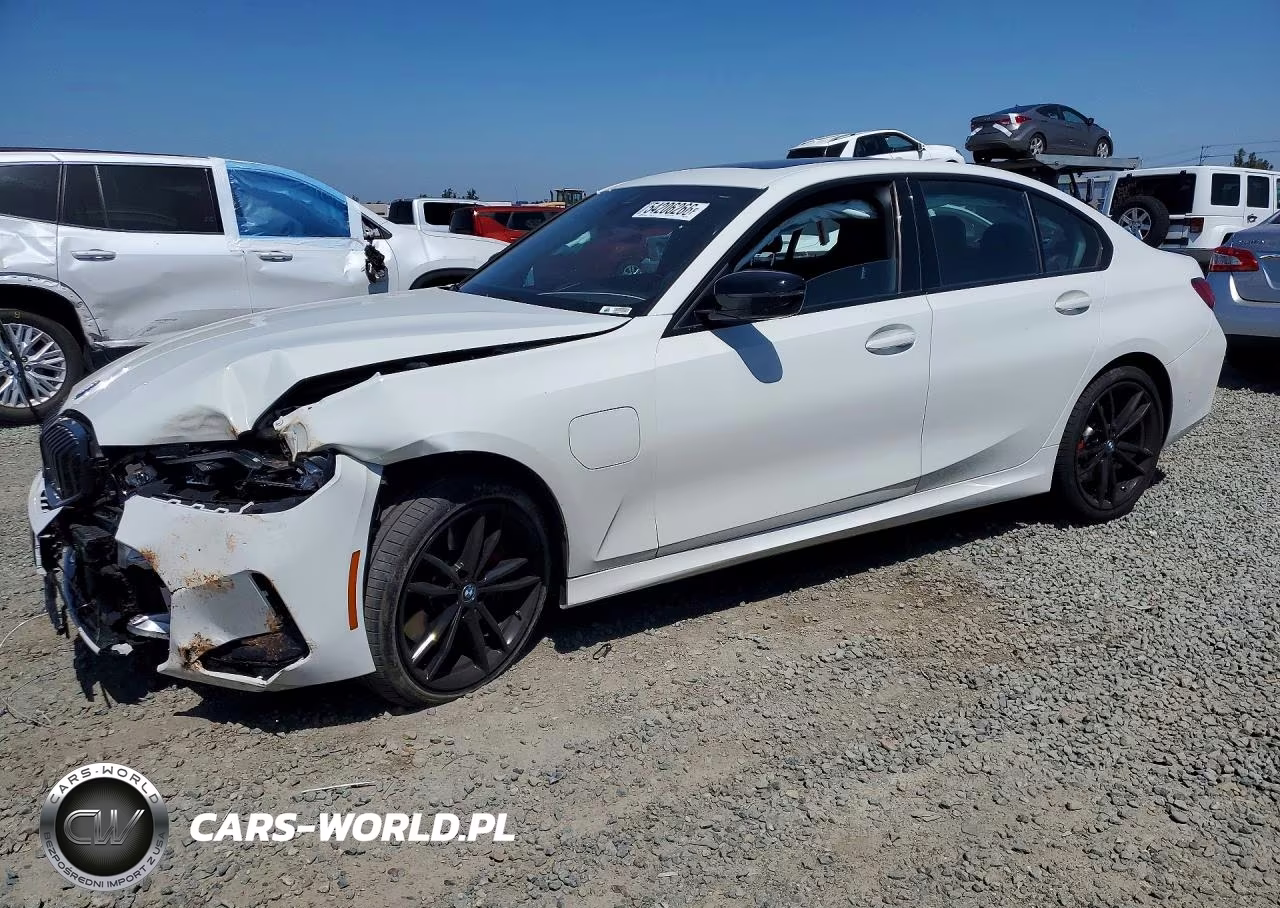 2024 BMW 330E – zdjęcie 1 z 12