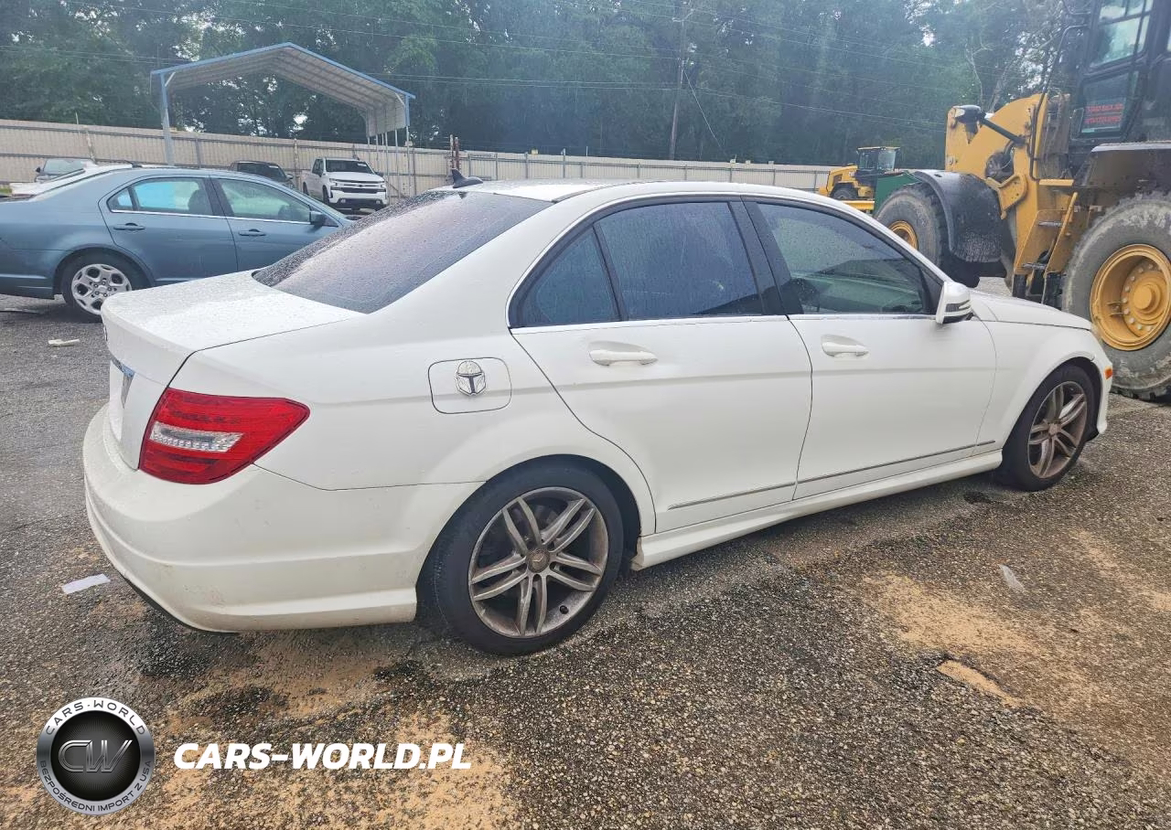 2013 Mercedes-Benz C 250 VIN:WDDGF4HB2DR296334 - 3