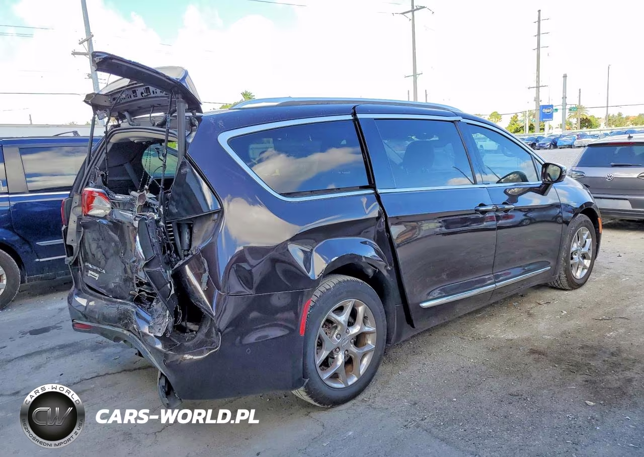 2018 Chrysler Pacifica Limited VIN:2C4RC1GG5JR234147 - 3
