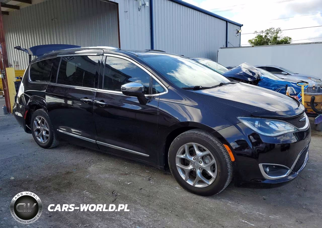 2018 Chrysler Pacifica Limited VIN:2C4RC1GG5JR234147 - 4