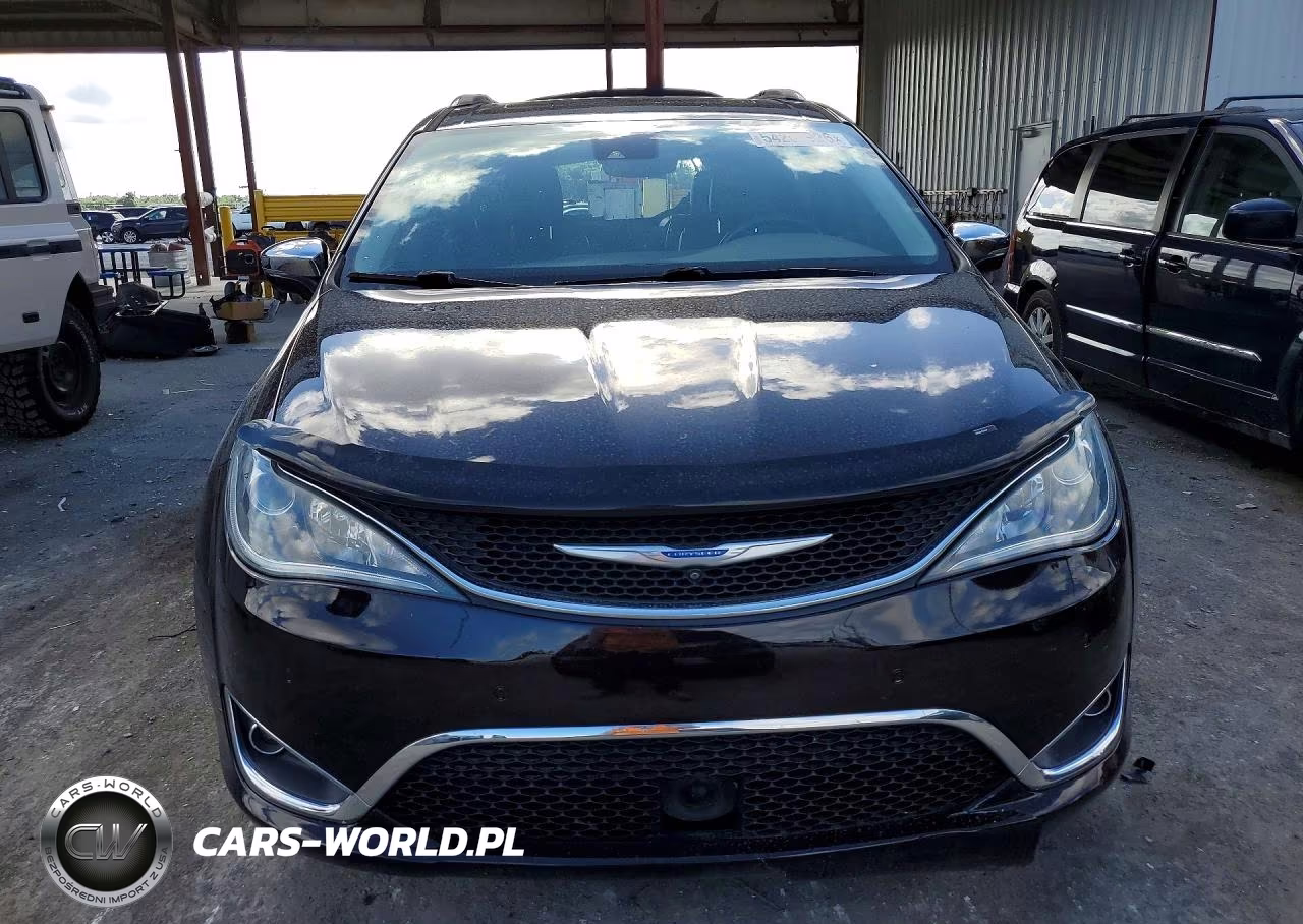 2018 Chrysler Pacifica Limited VIN:2C4RC1GG5JR234147 - 5