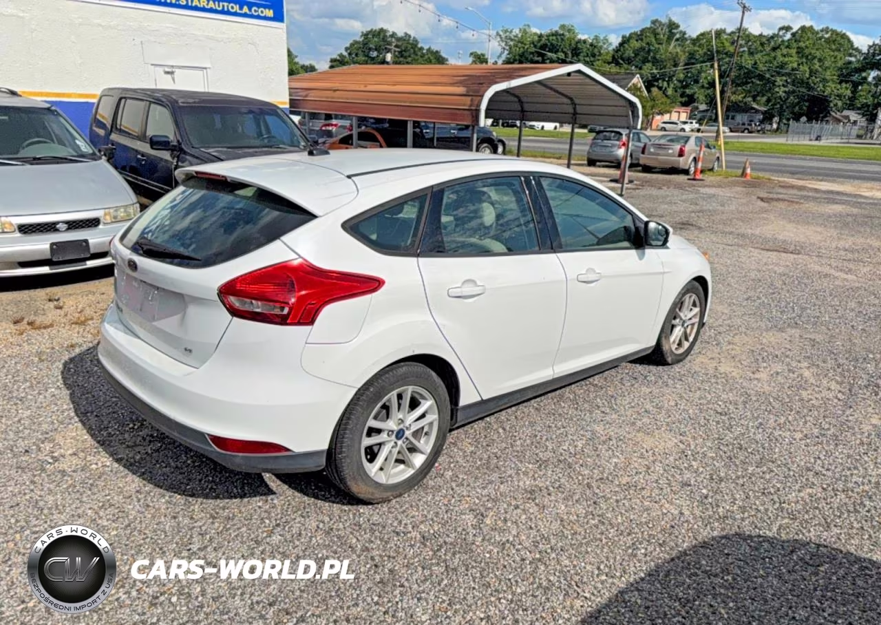 2018 Ford Focus Se VIN:1FADP3K26JL253133 - 4