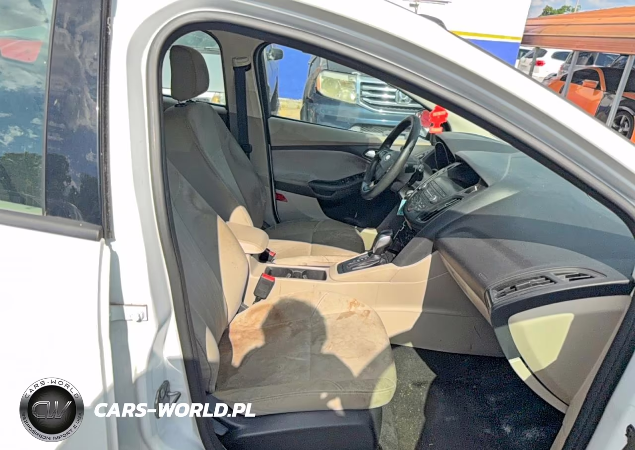 2018 Ford Focus Se VIN:1FADP3K26JL253133 - 5