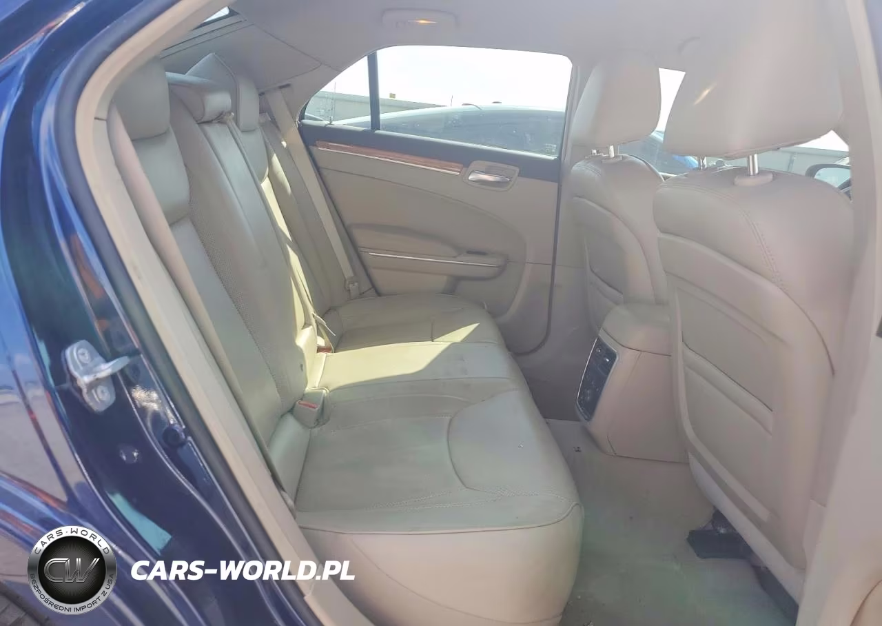 2014 Chrysler 300 VIN:2C3CCAEG4EH207904 - 10