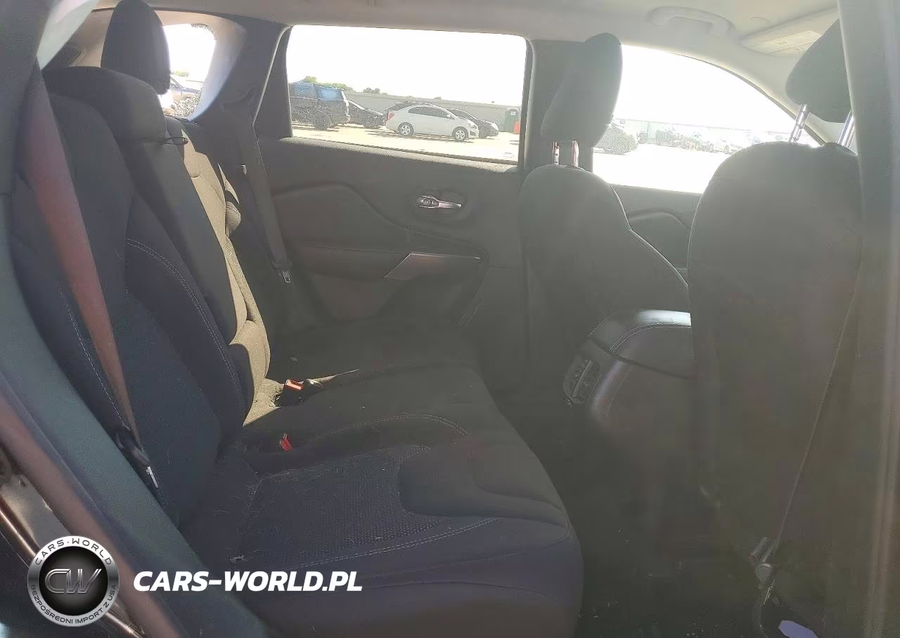 2020 Jeep Cherokee Latitude VIN:1C4PJLCB6LD561679 - 10