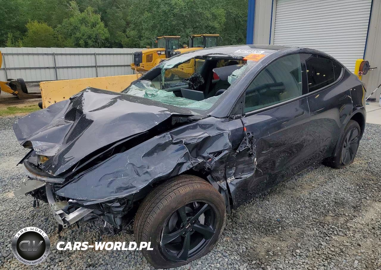 2026 Tesla Model Y VIN:7SAYGAEE9TF620153 - 1