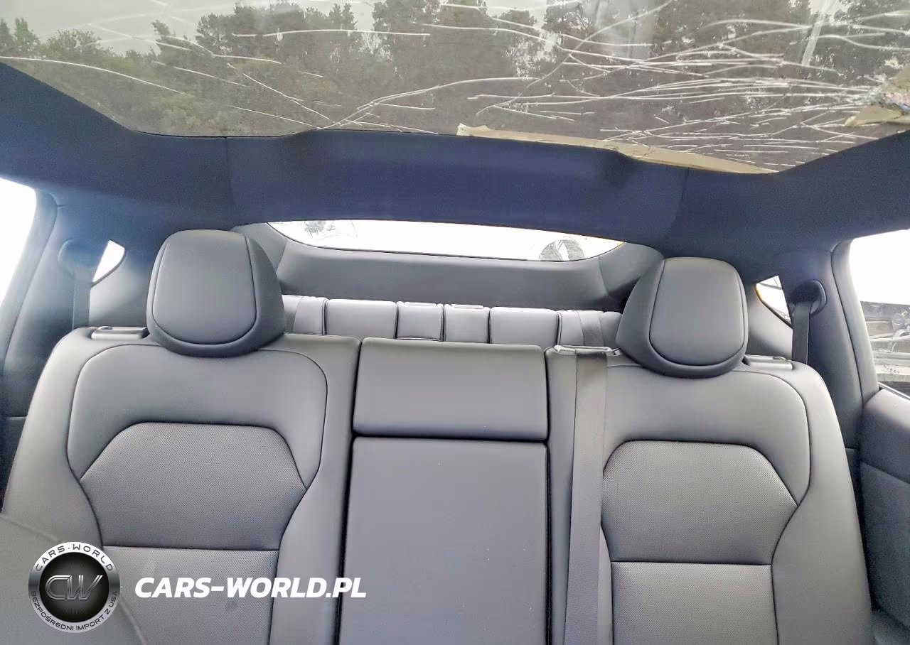 2026 Tesla Model Y VIN:7SAYGAEE9TF620153 - 10