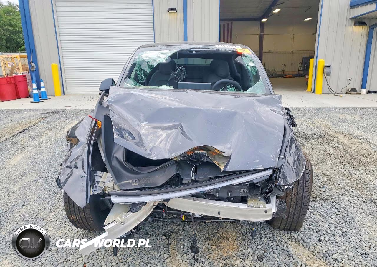 2026 Tesla Model Y VIN:7SAYGAEE9TF620153 - 5