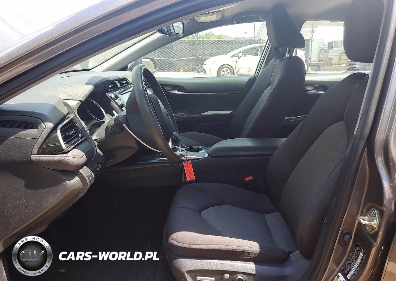 2019 Toyota Camry Le VIN:4T1B11HK8KU850032 - 7