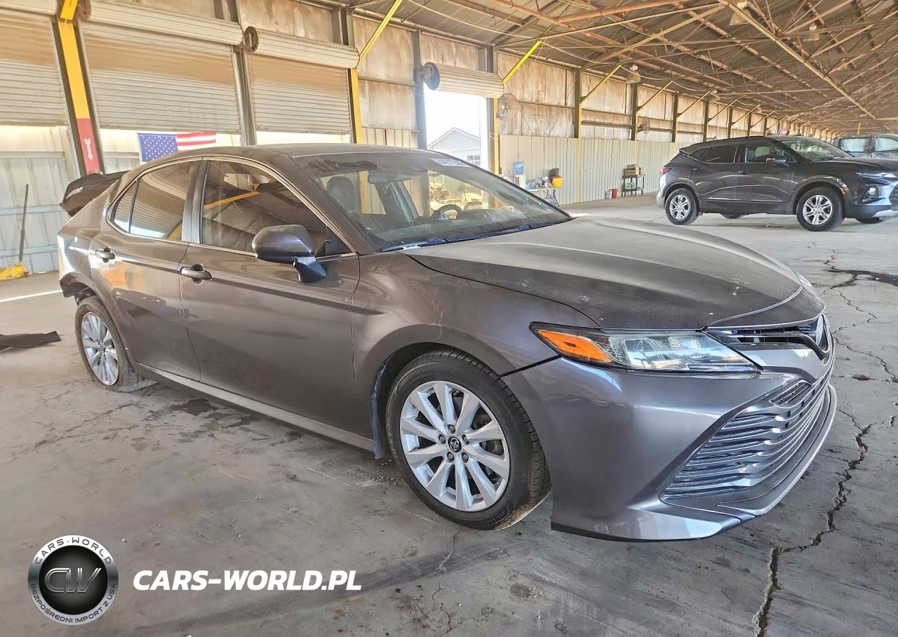 2019 Toyota Camry Le VIN:4T1B11HK3KU770539 - 4