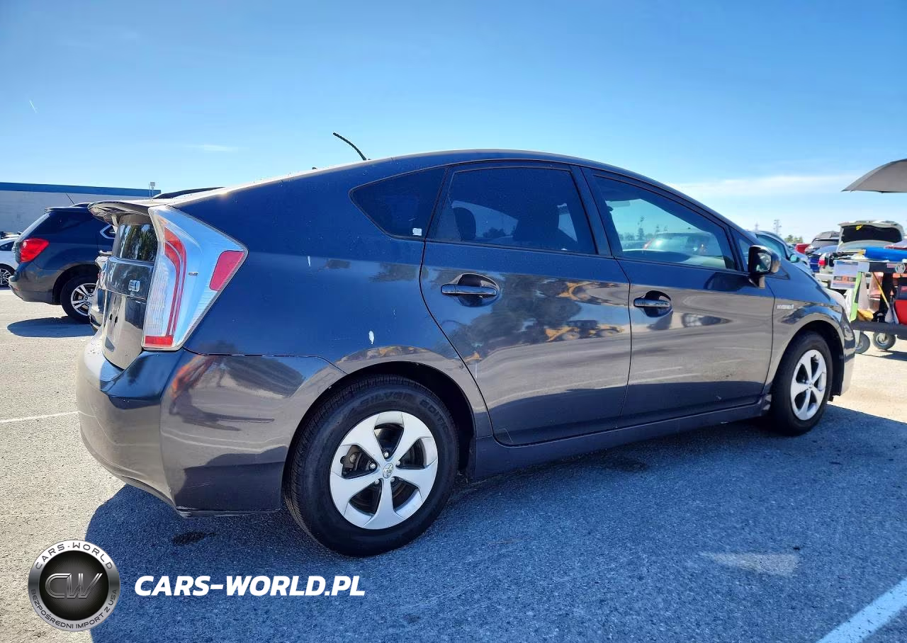 2013 Toyota Prius Two VIN:JTDKN3DU3D1627834 - 3