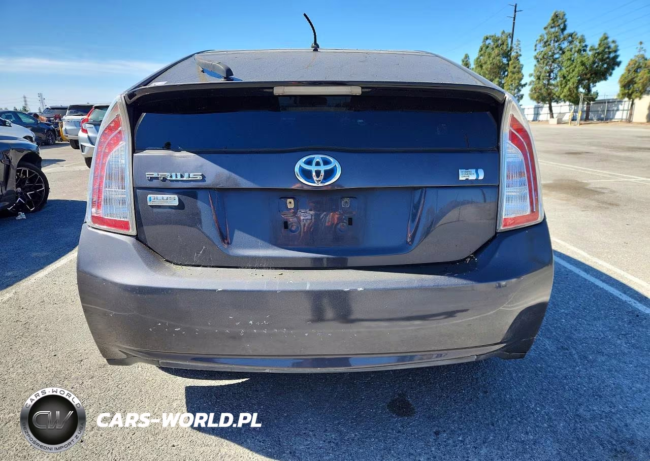 2013 Toyota Prius Two VIN:JTDKN3DU3D1627834 - 6