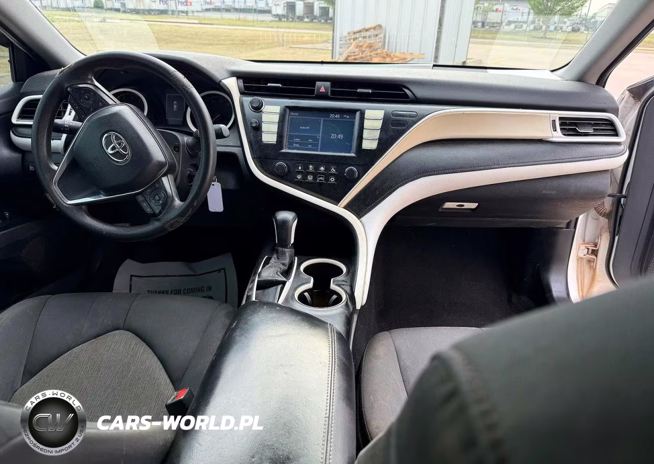 2020 Toyota Camry Le VIN:4T1C11AK8LU941107 - 9
