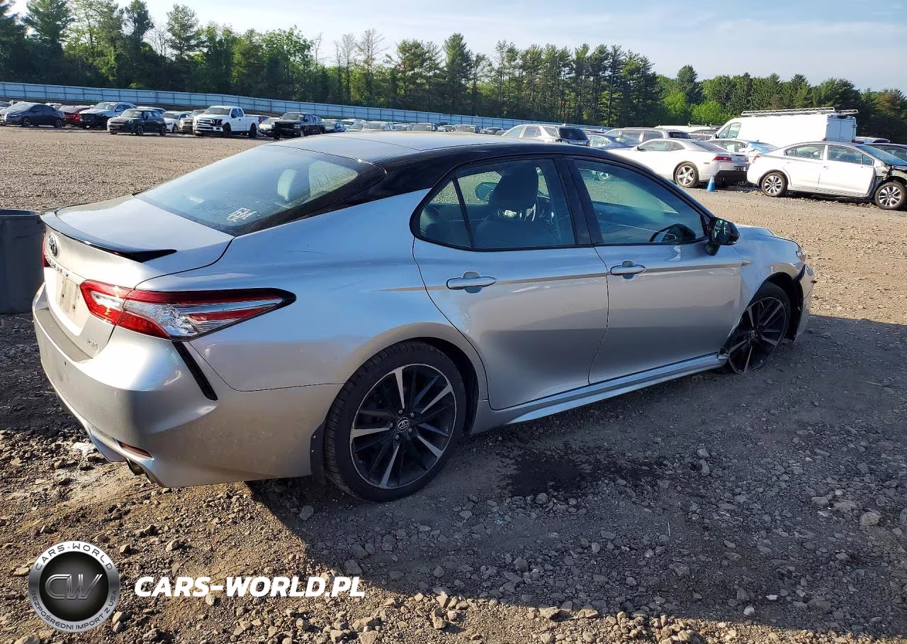2018 Toyota Camry Xse VIN:4T1B61HK6JU120409 - 3