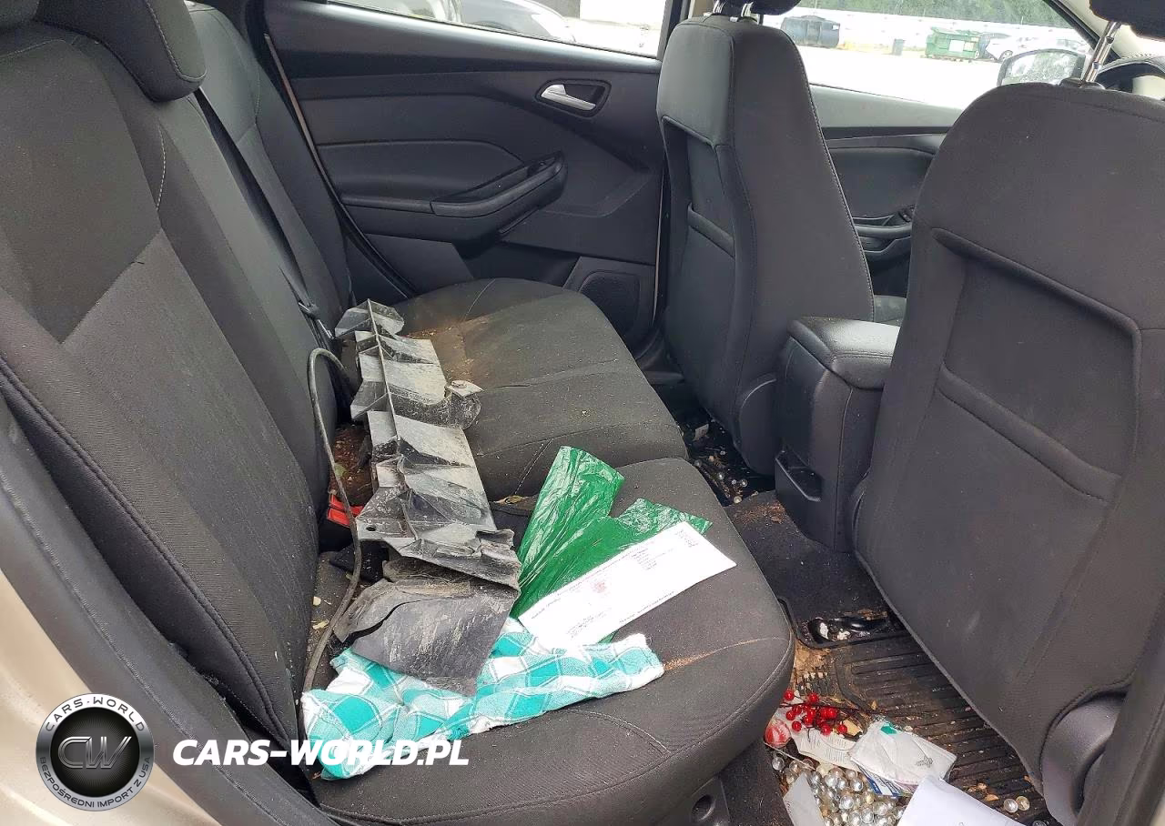2017 Ford Focus Se VIN:1FADP3K23HL285239 - 10