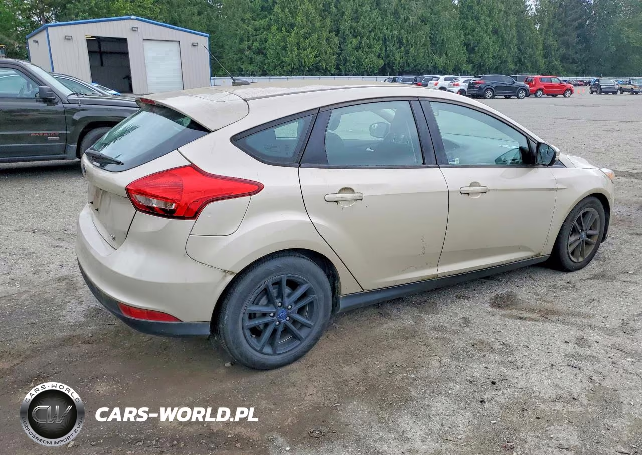 2017 Ford Focus Se VIN:1FADP3K23HL285239 - 3