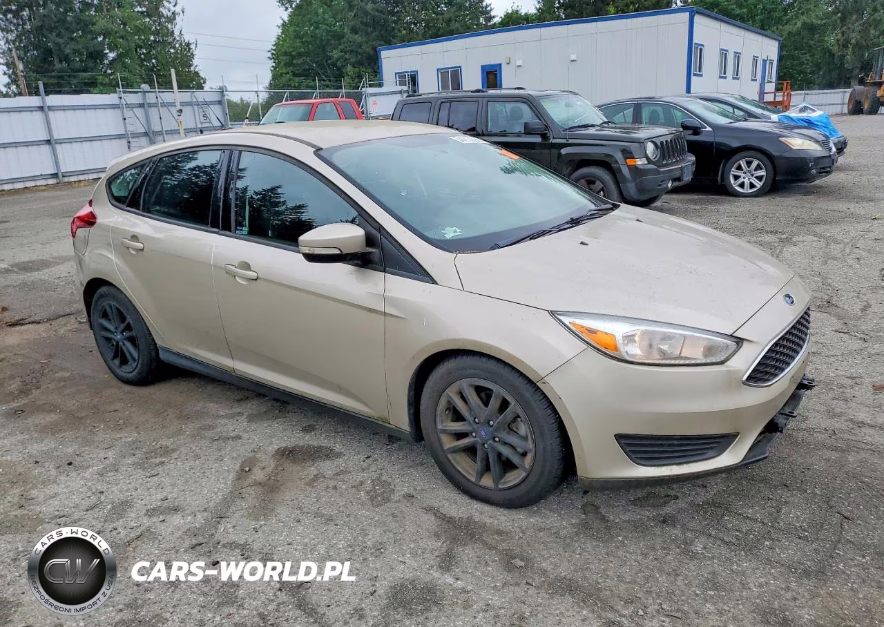 2017 Ford Focus Se VIN:1FADP3K23HL285239 - 4
