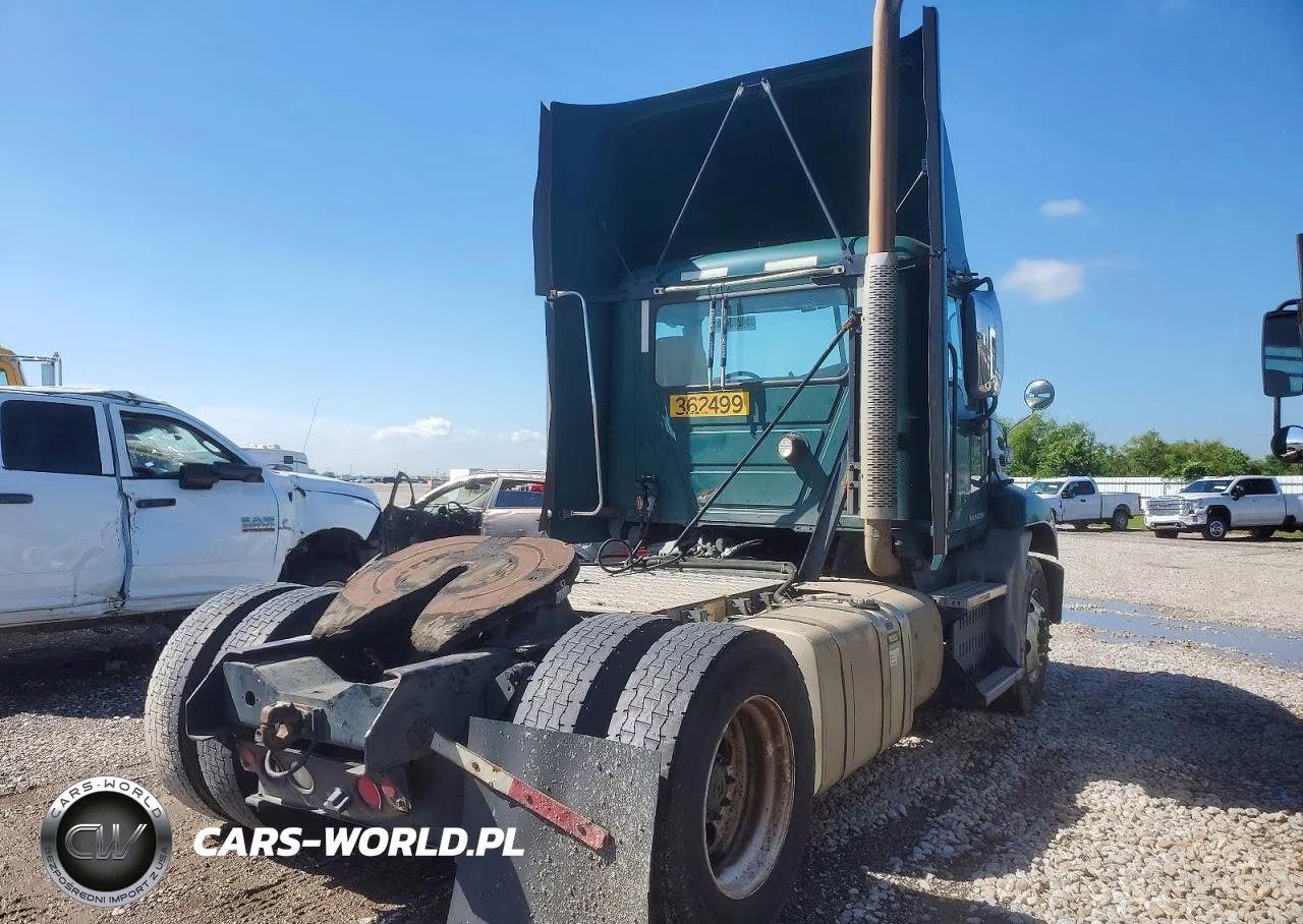 2017 Mack Cxu612 Semi Truck VIN:1M1AW01X8HM009807 - 4