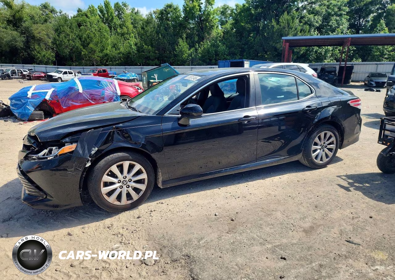 2018 Toyota Camry Le – zdjęcie 1 z 12