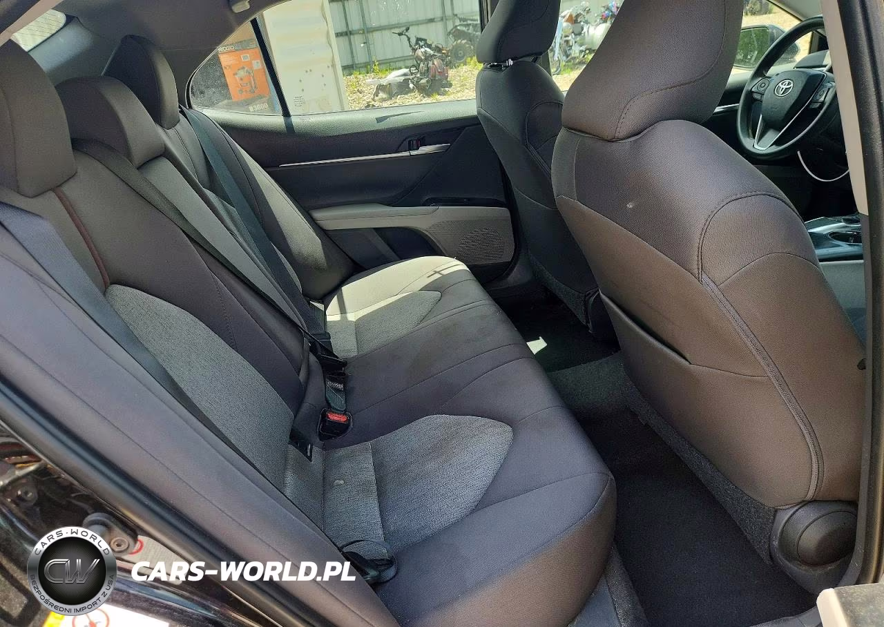 2018 Toyota Camry Le VIN:4T1B11HK5JU633990 - 10