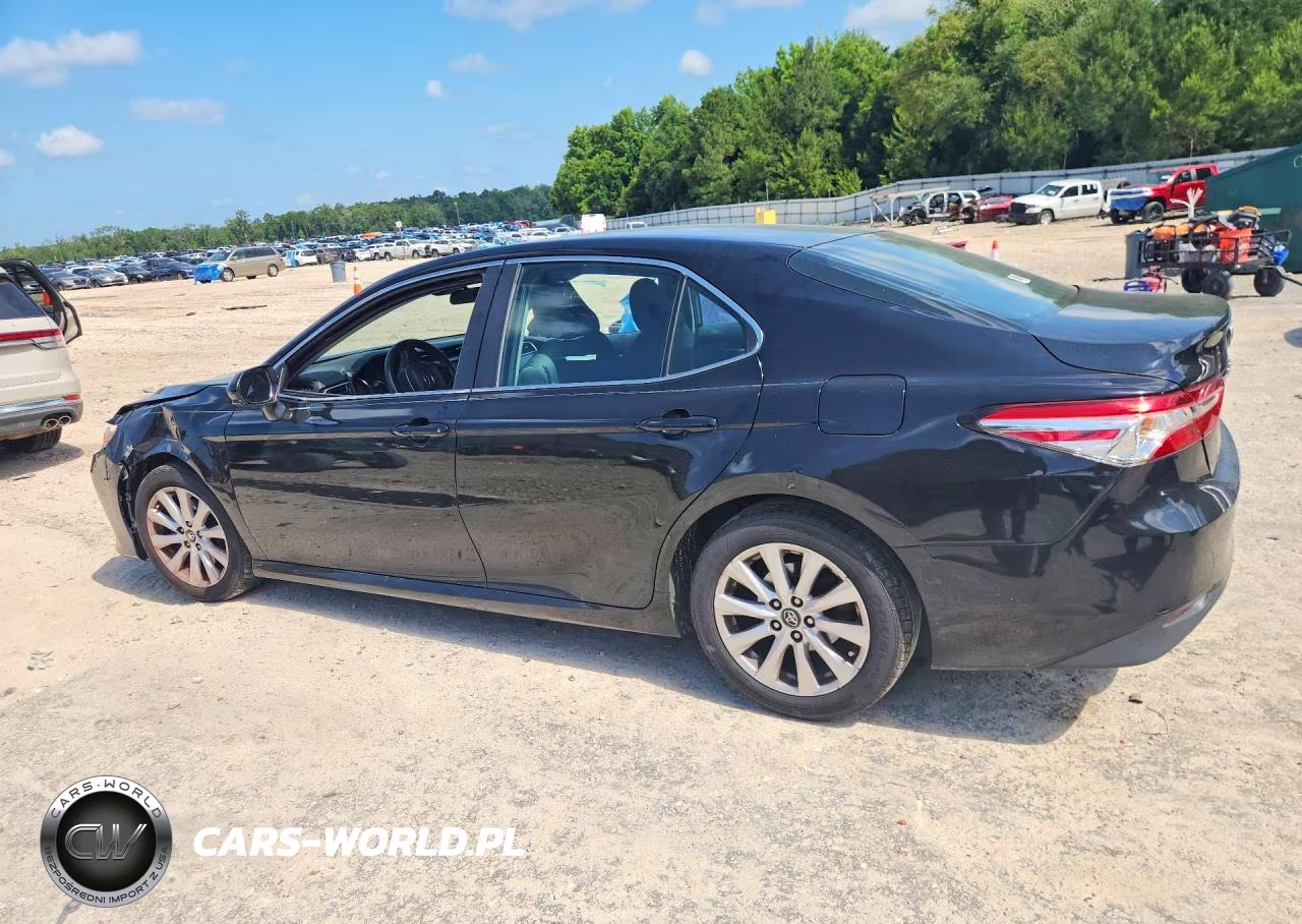 2018 Toyota Camry Le VIN:4T1B11HK5JU633990 - 2
