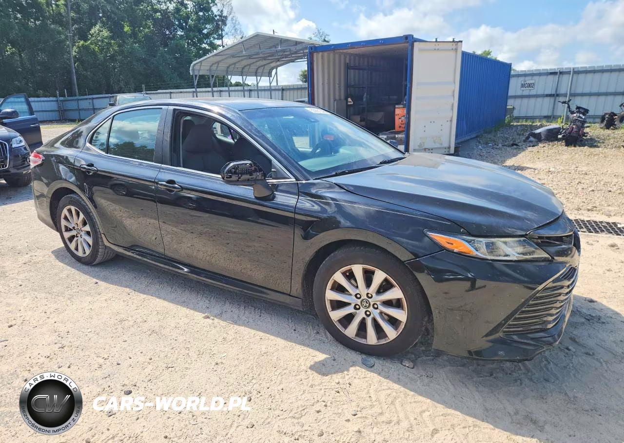 2018 Toyota Camry Le VIN:4T1B11HK5JU633990 - 4
