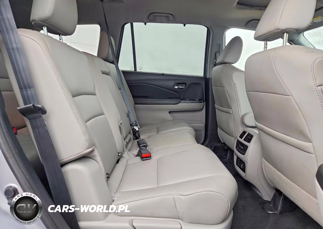 2017 Honda Pilot Touring VIN:5FNYF6H92HB104798 - 11