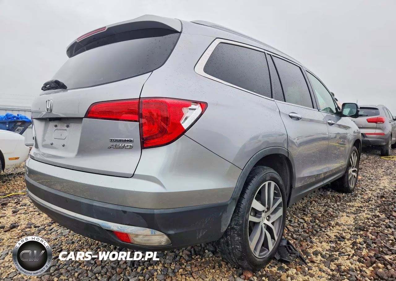 2017 Honda Pilot Touring VIN:5FNYF6H92HB104798 - 3