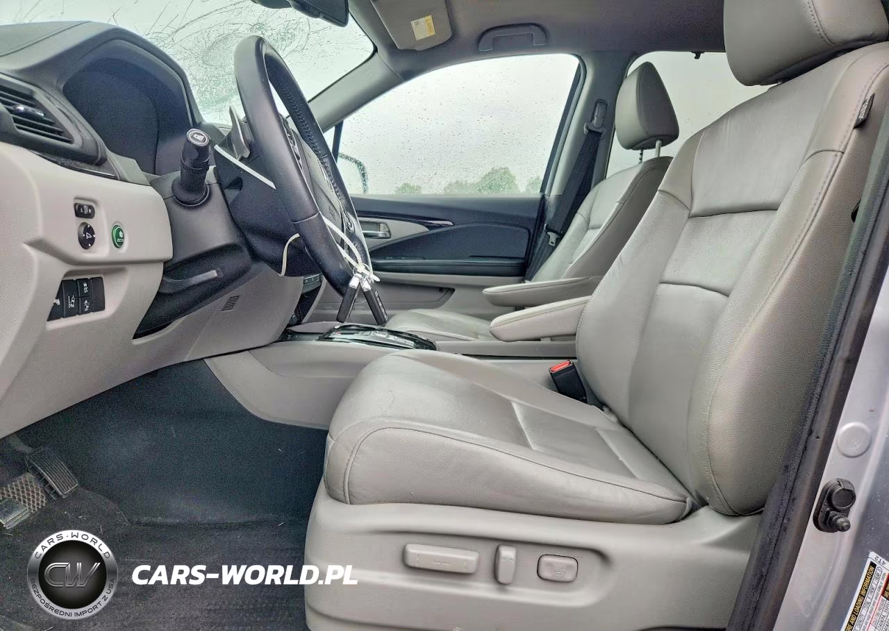 2017 Honda Pilot Touring VIN:5FNYF6H92HB104798 - 7