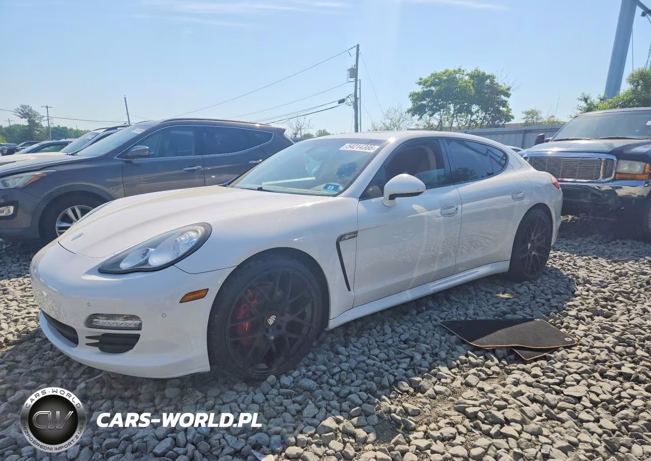 2011 Porsche Panamera 2