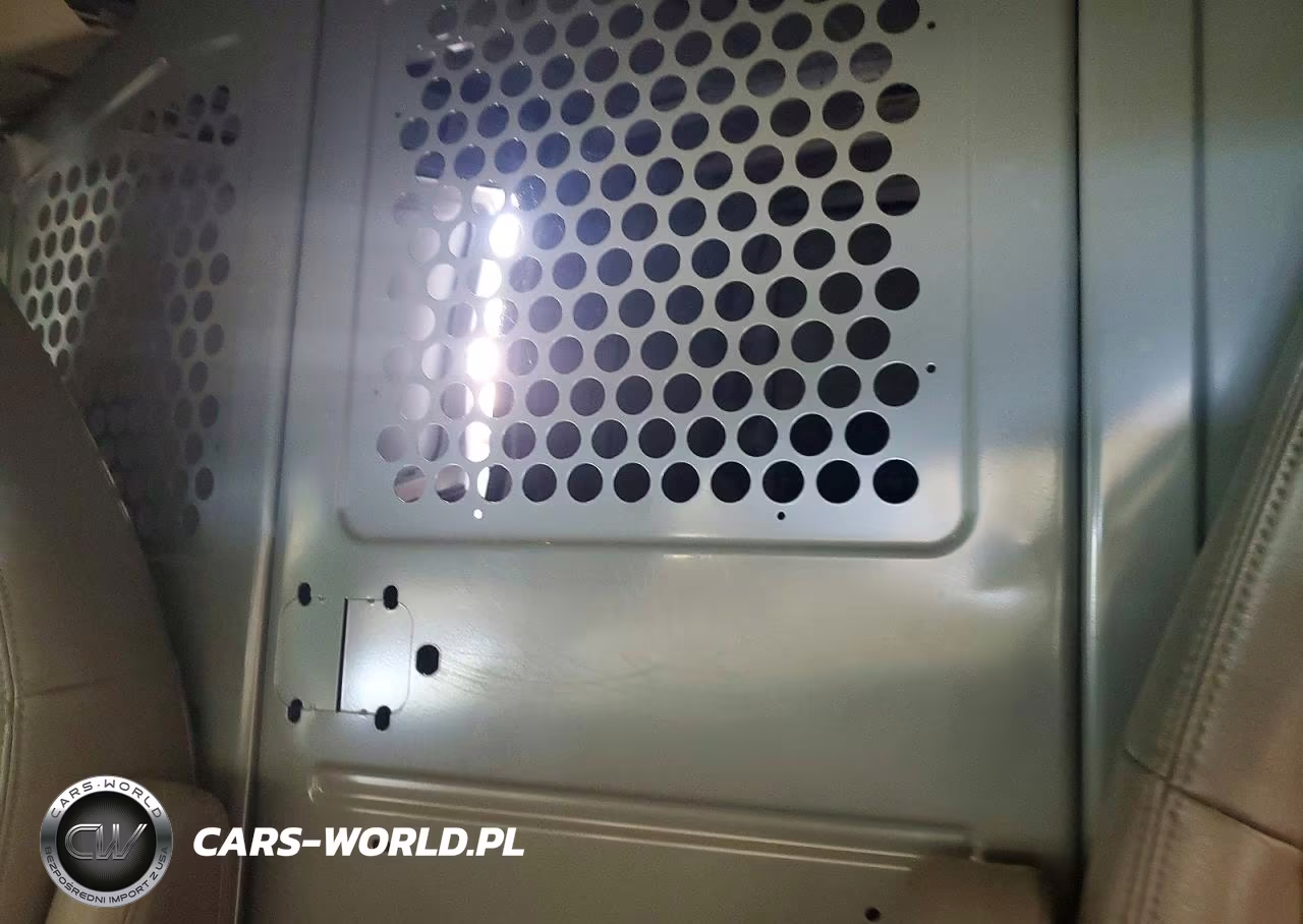 2024 Chevrolet Express G2500 VIN:1GCWGAFP2R1281130 - 10