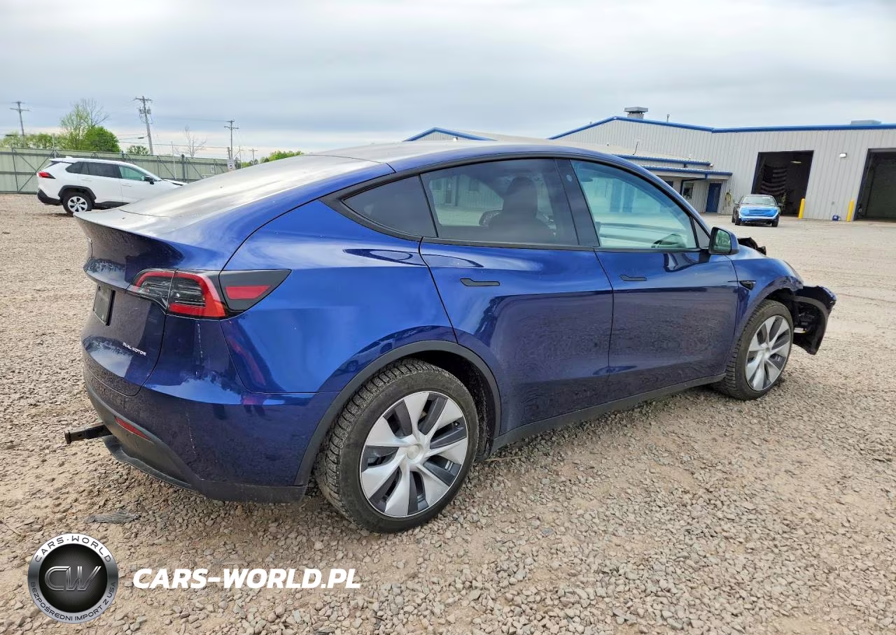 2022 Tesla Model Y VIN:7SAYGDEE7NA010186 - 3