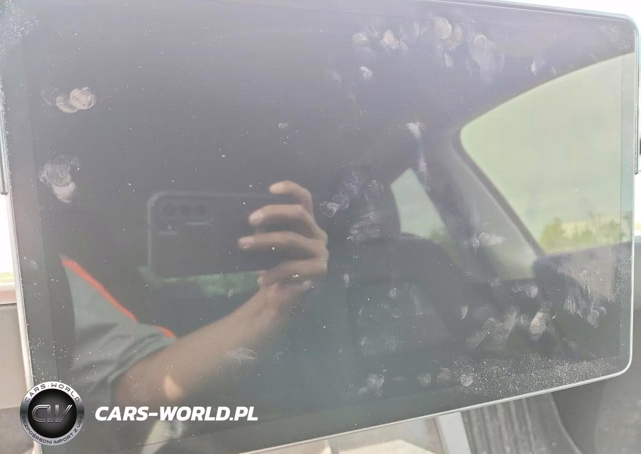 2022 Tesla Model Y VIN:7SAYGDEE7NA010186 - 9