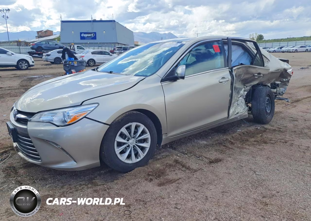 2016 Toyota Camry Le – zdjęcie 1 z 12