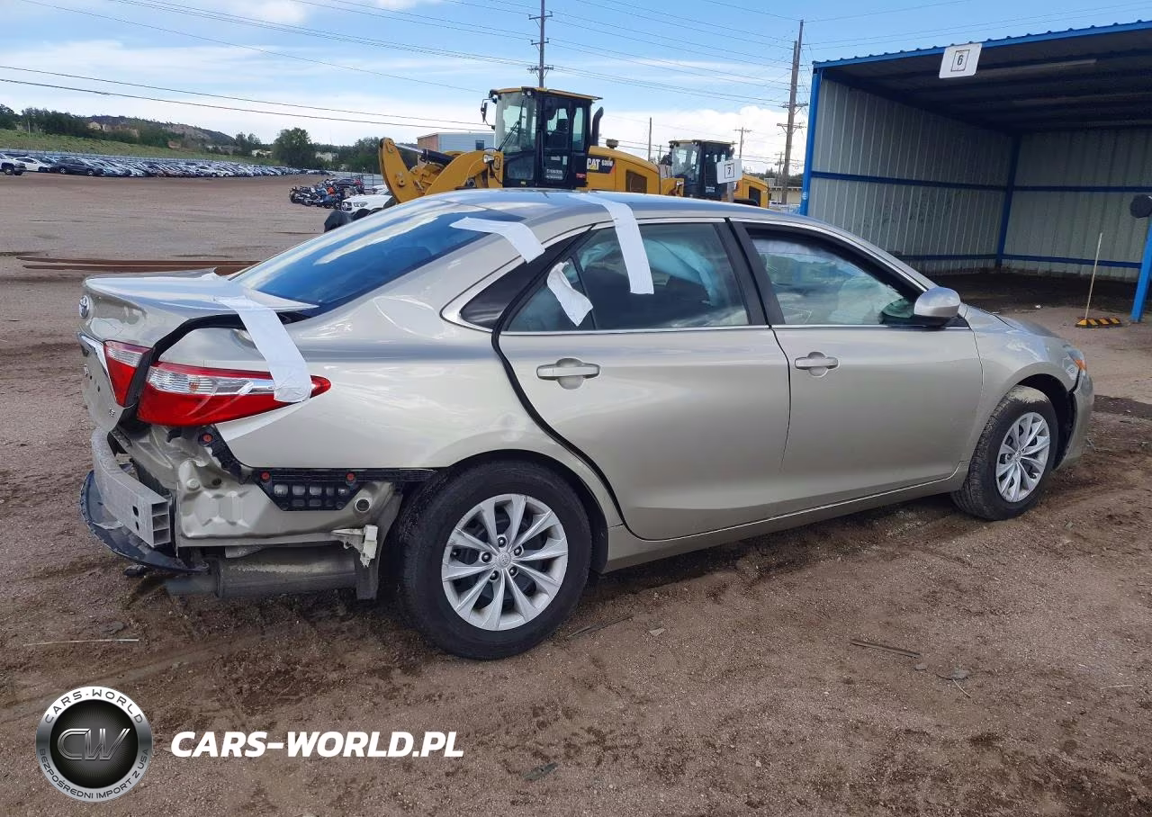 2016 Toyota Camry Le VIN:4T4BF1FK9GR557418 - 3