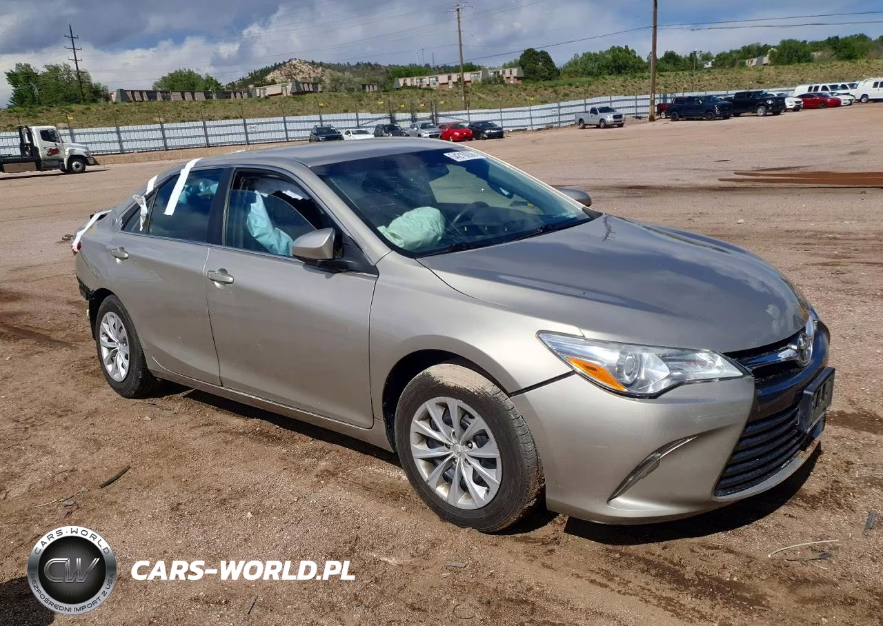 2016 Toyota Camry Le VIN:4T4BF1FK9GR557418 - 4