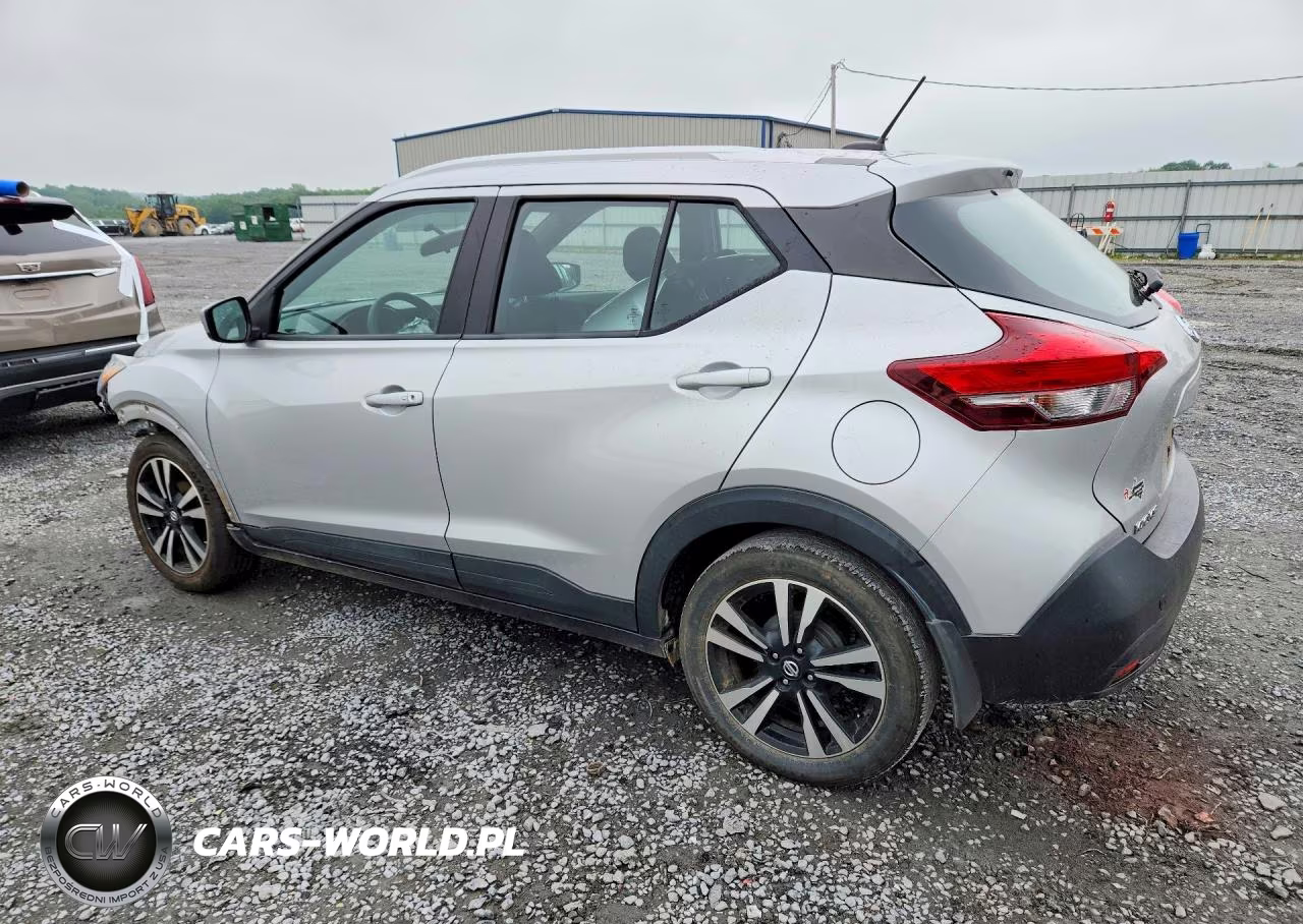 2018 Nissan Kicks Sv VIN:3N1CP5CU9JL526140 - 2