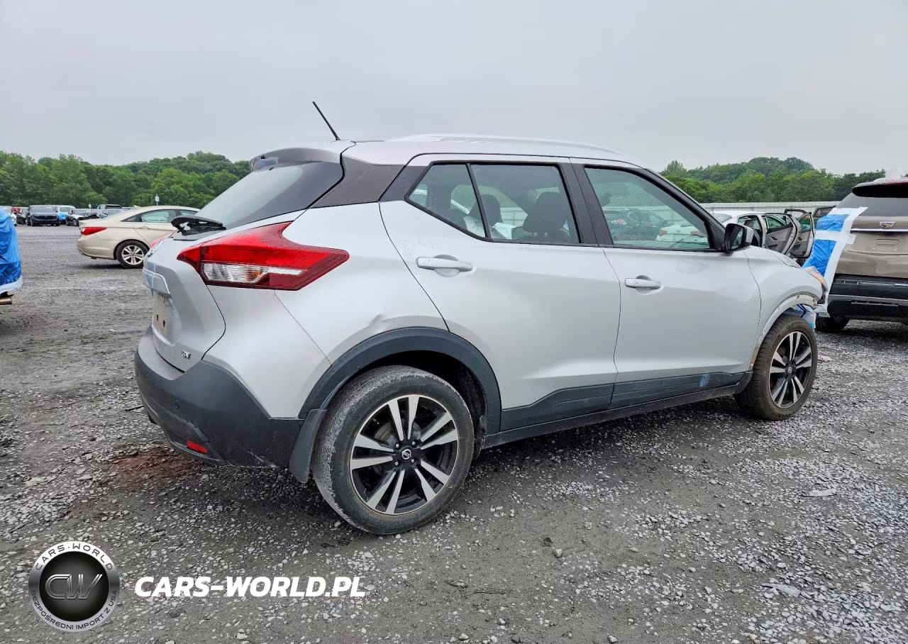 2018 Nissan Kicks Sv VIN:3N1CP5CU9JL526140 - 3