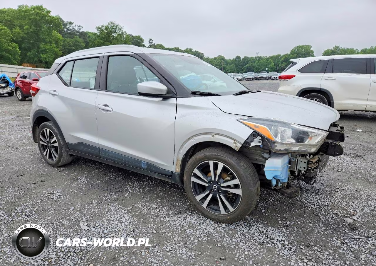 2018 Nissan Kicks Sv VIN:3N1CP5CU9JL526140 - 4