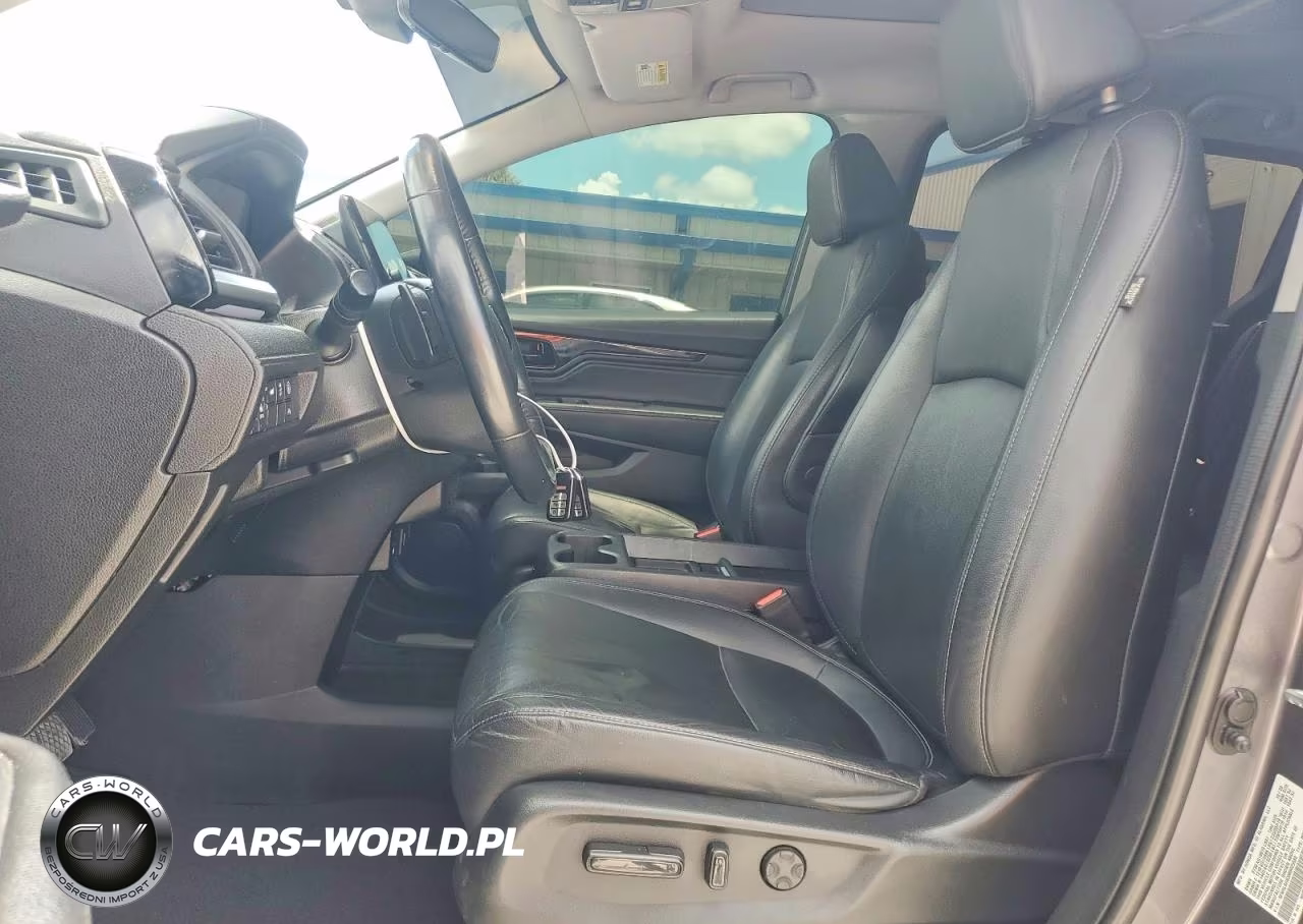2021 Honda Odyssey Touring VIN:5FNRL6H83MB025980 - 7