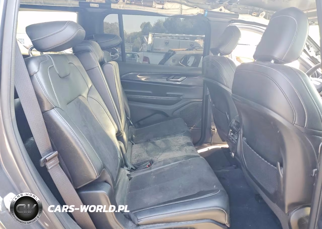 2024 Jeep Grand Cherokee L Laredo VIN:1C4RJKAGXR8557377 - 11